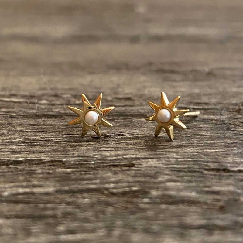 Sun pearl stud earring