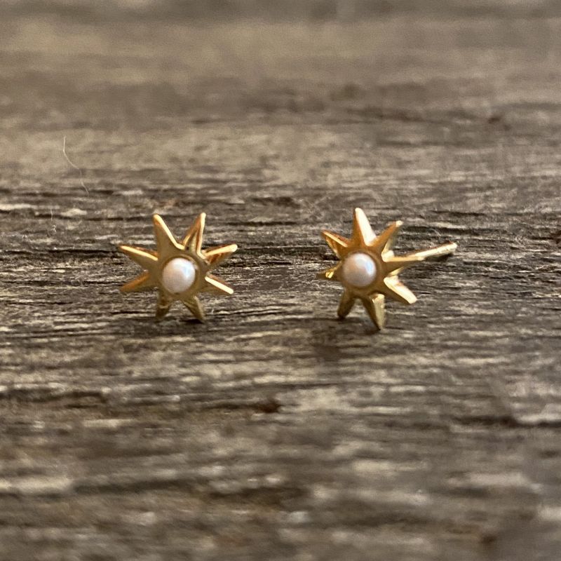 Sun pearl stud earring
