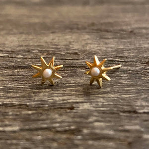 Sun pearl stud earring