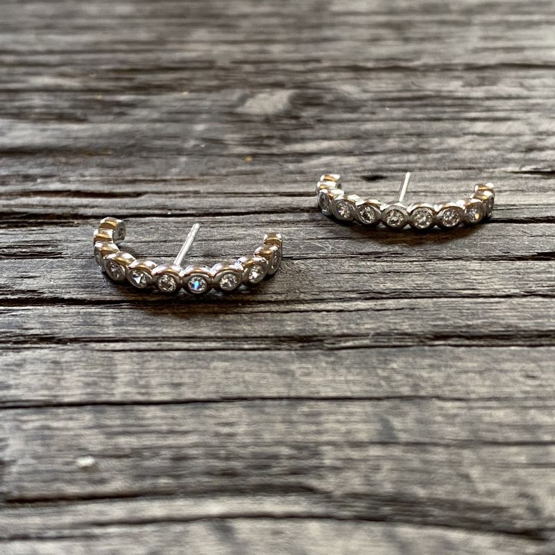 Gold curve earrings