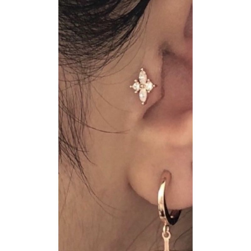 Flower cartilage barbell