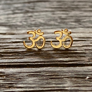 Ohm stud earrings