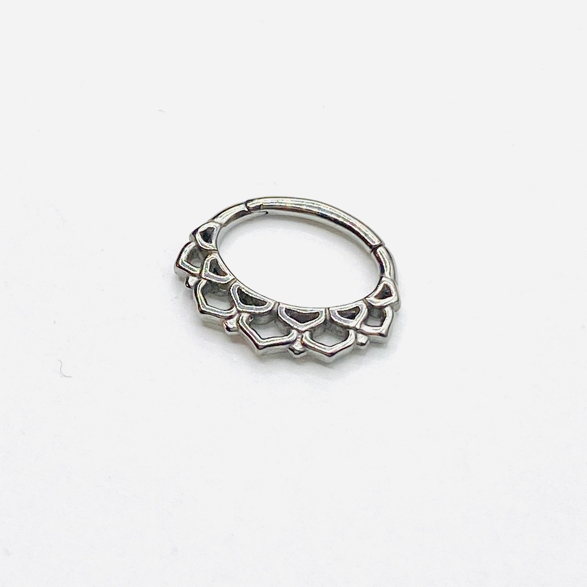 Lotus clicker septum/Tragus/Cartilage