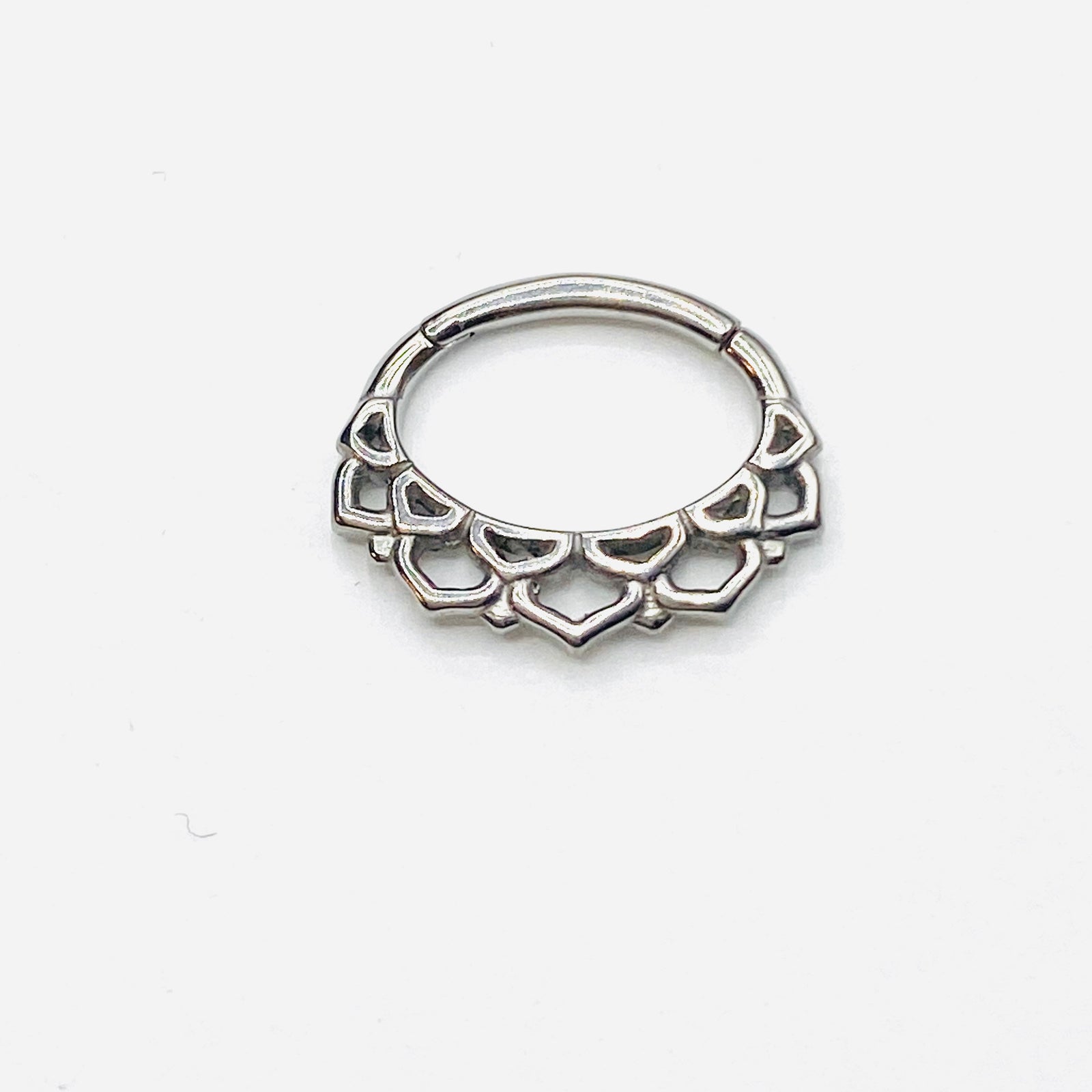 Lotus clicker septum/Tragus/Cartilage