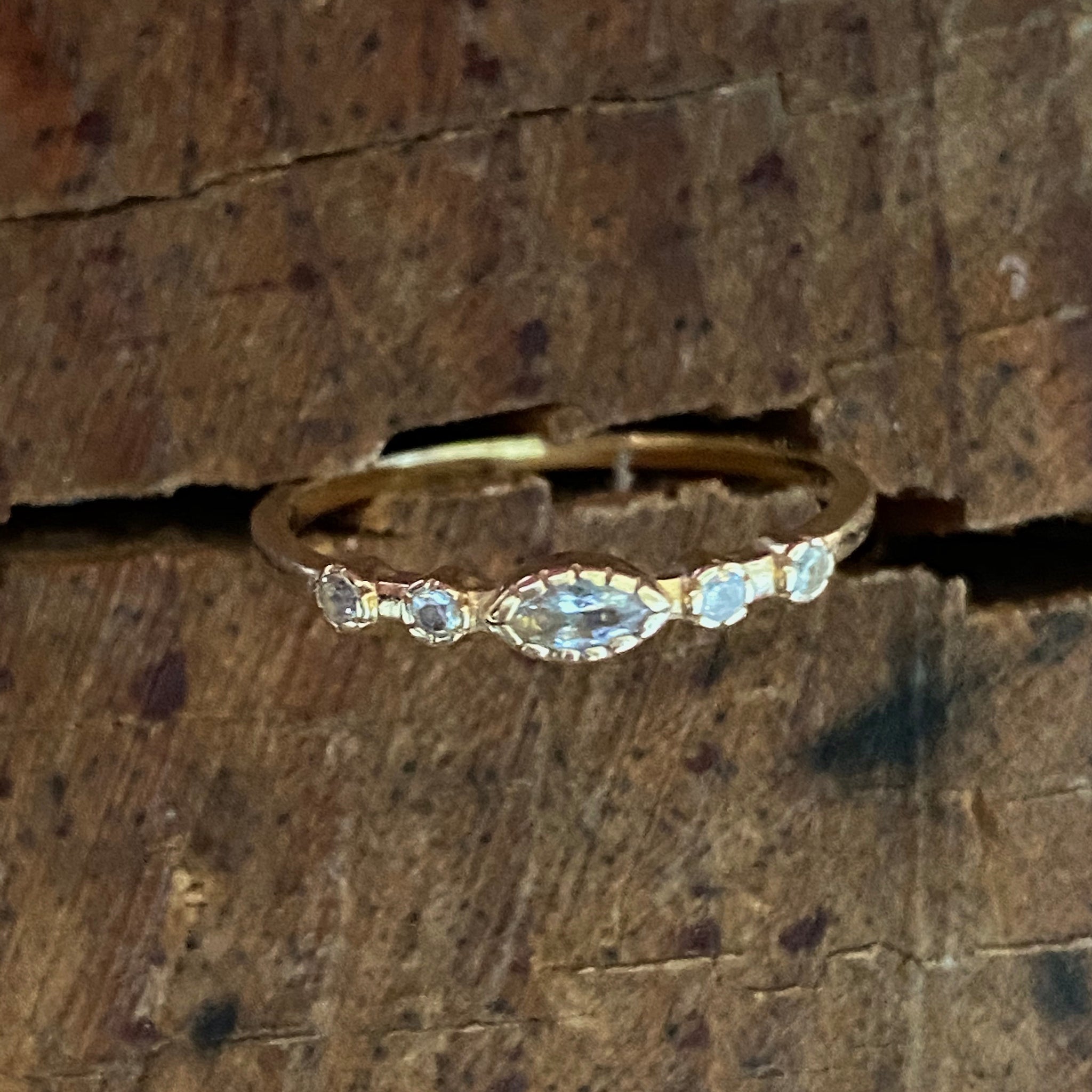 Halo solid gold ring with cubic zirconia