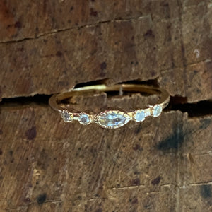 Halo solid gold ring with cubic zirconia
