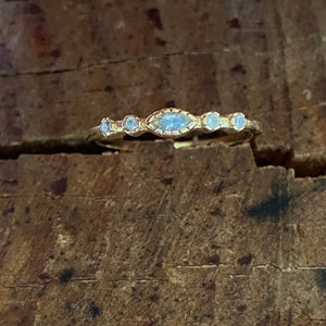 Halo solid gold ring with cubic zirconia