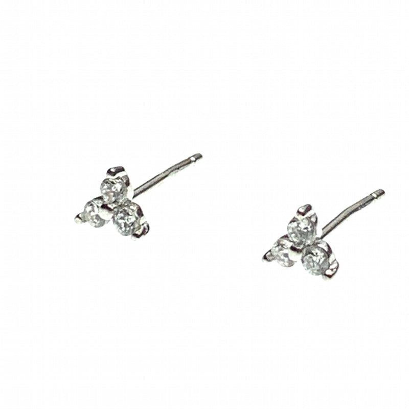 Pyramid stud earring
