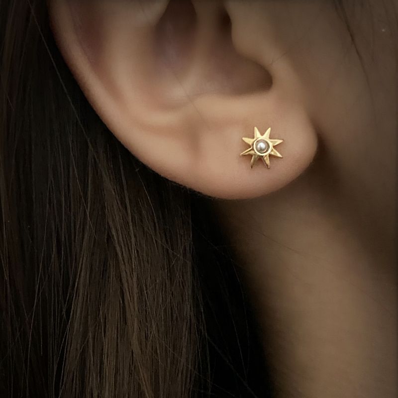 Sun pearl stud earring