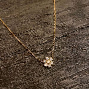 Sparkling flower necklace