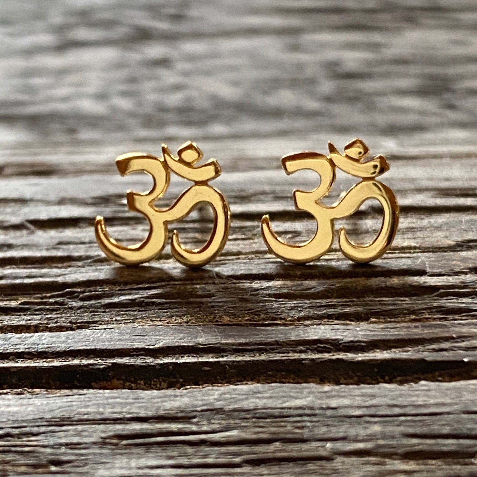 Ohm stud earrings